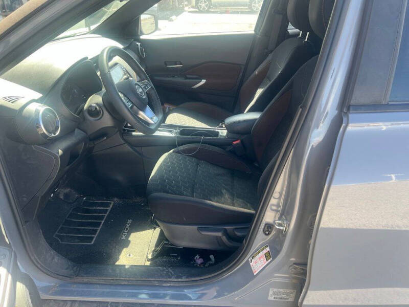2023 Nissan Kicks SR