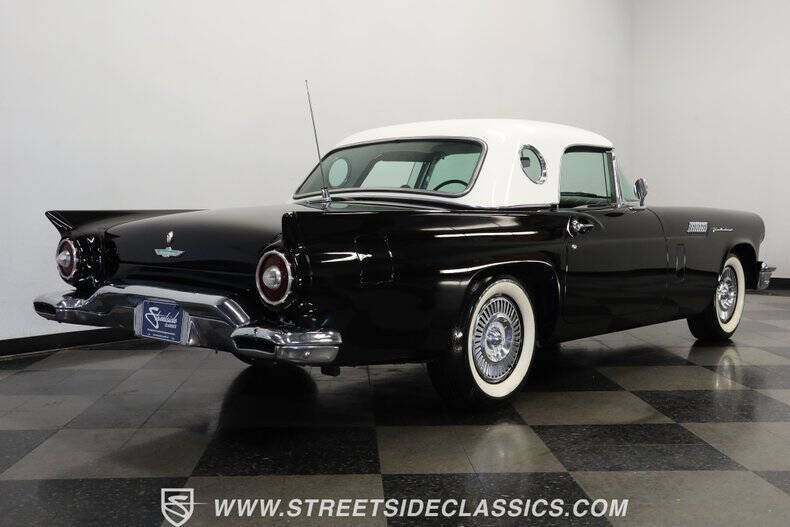 1957 Ford Thunderbird