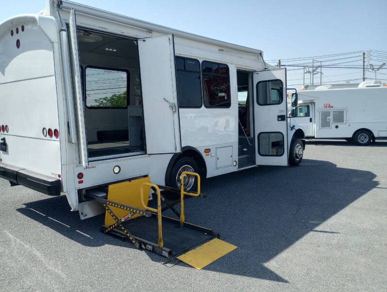2014 Freightliner M2 106