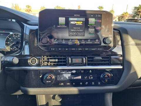 2024 Nissan Pathfinder SL