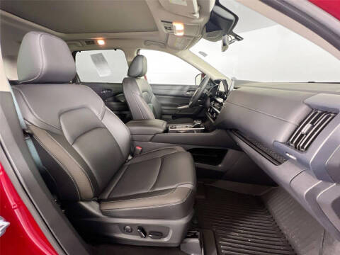 2025 Nissan Pathfinder SL