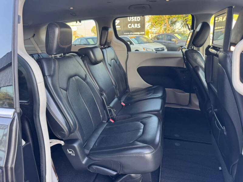 2017 Chrysler Pacifica Touring-L Plus