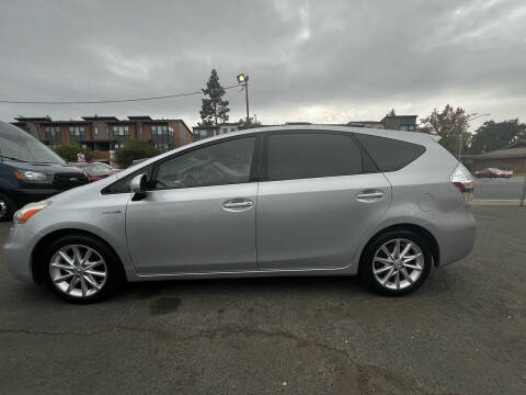 2013 Toyota Prius v Five