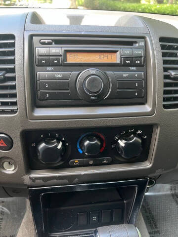 2011 Nissan Pathfinder LE