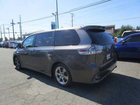 2013 Toyota Sienna SE 8-Passenger