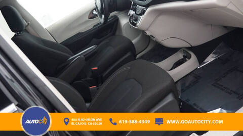 2023 Chrysler Voyager LX