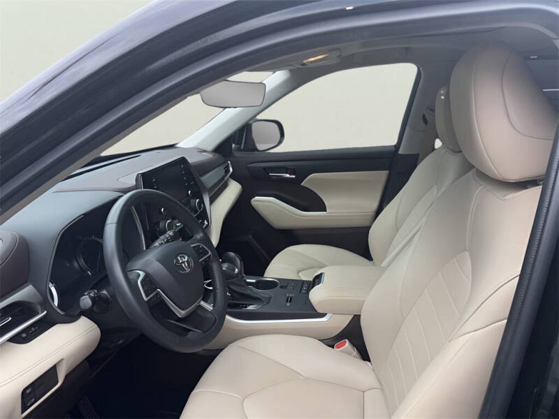 2022 Toyota Highlander Hybrid XLE