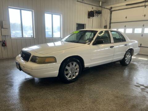 2001 Ford Crown Victoria for sale at Sand's Auto Sales in Cambridge MN