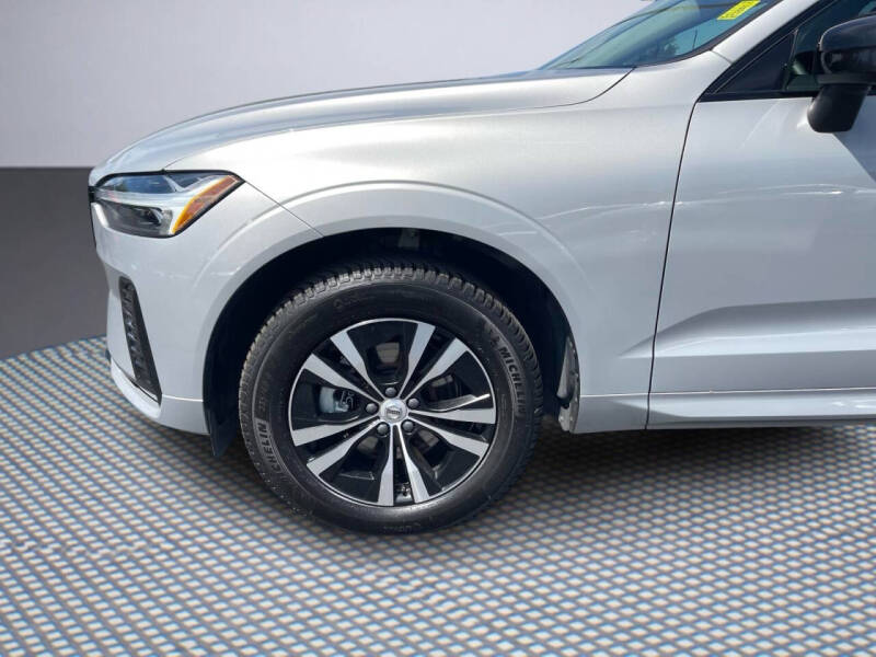 2024 Volvo XC60 B5 Core Dark Theme