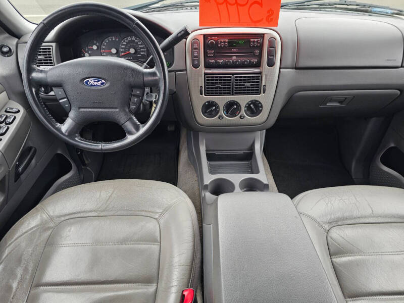2004 Ford Explorer XLT