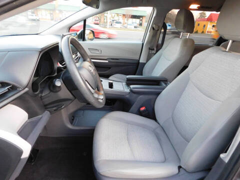 2021 Toyota Sienna LE 8-Passenger