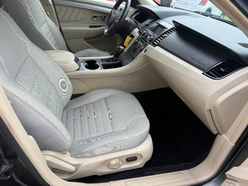 2016 Ford Taurus SE