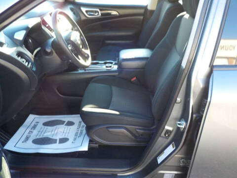 2020 Nissan Pathfinder S