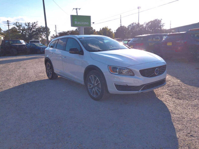 2017 Volvo V60 Platinum's photo