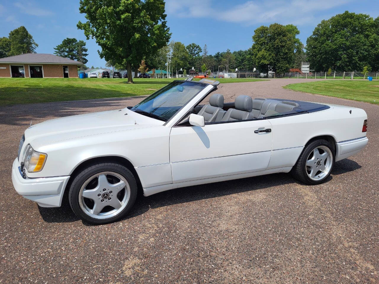 1995 Mercedes-Benz E-Class 