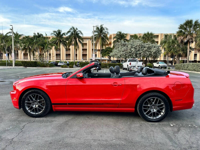 2013 Ford Mustang V6 Premium photo 20