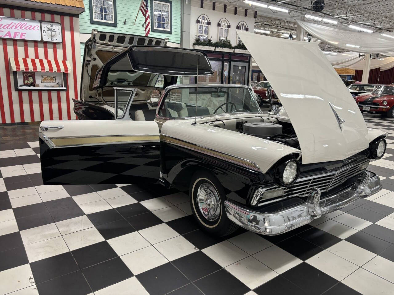 1957 Ford Fairlane 4