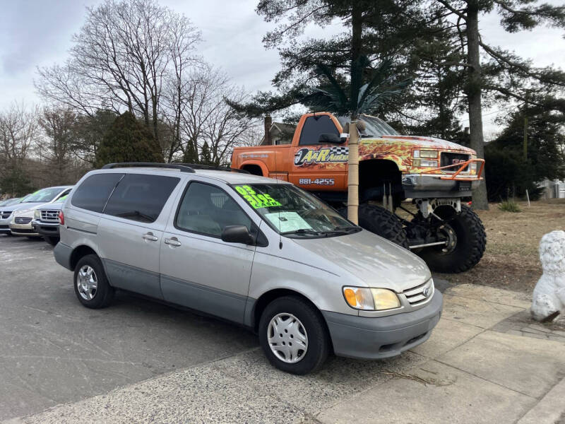 2003 Toyota Sienna LE