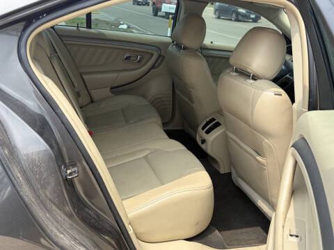 2015 Ford Taurus SEL