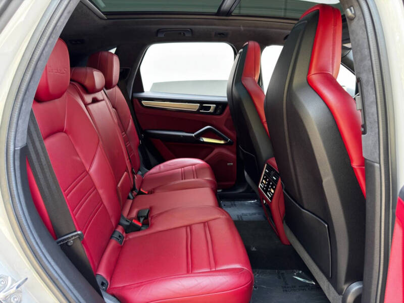 2022 Porsche Cayenne Turbo S E-Hybrid