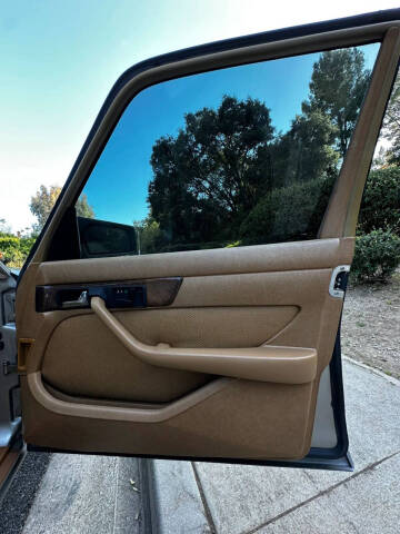 1986 Mercedes-Benz 560-Class 560 SEL