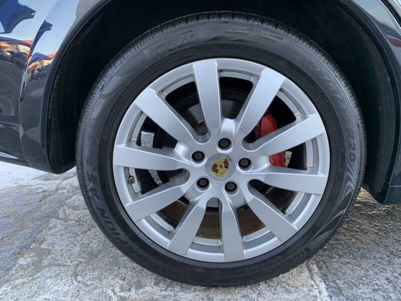 2014 Porsche Cayenne GTS