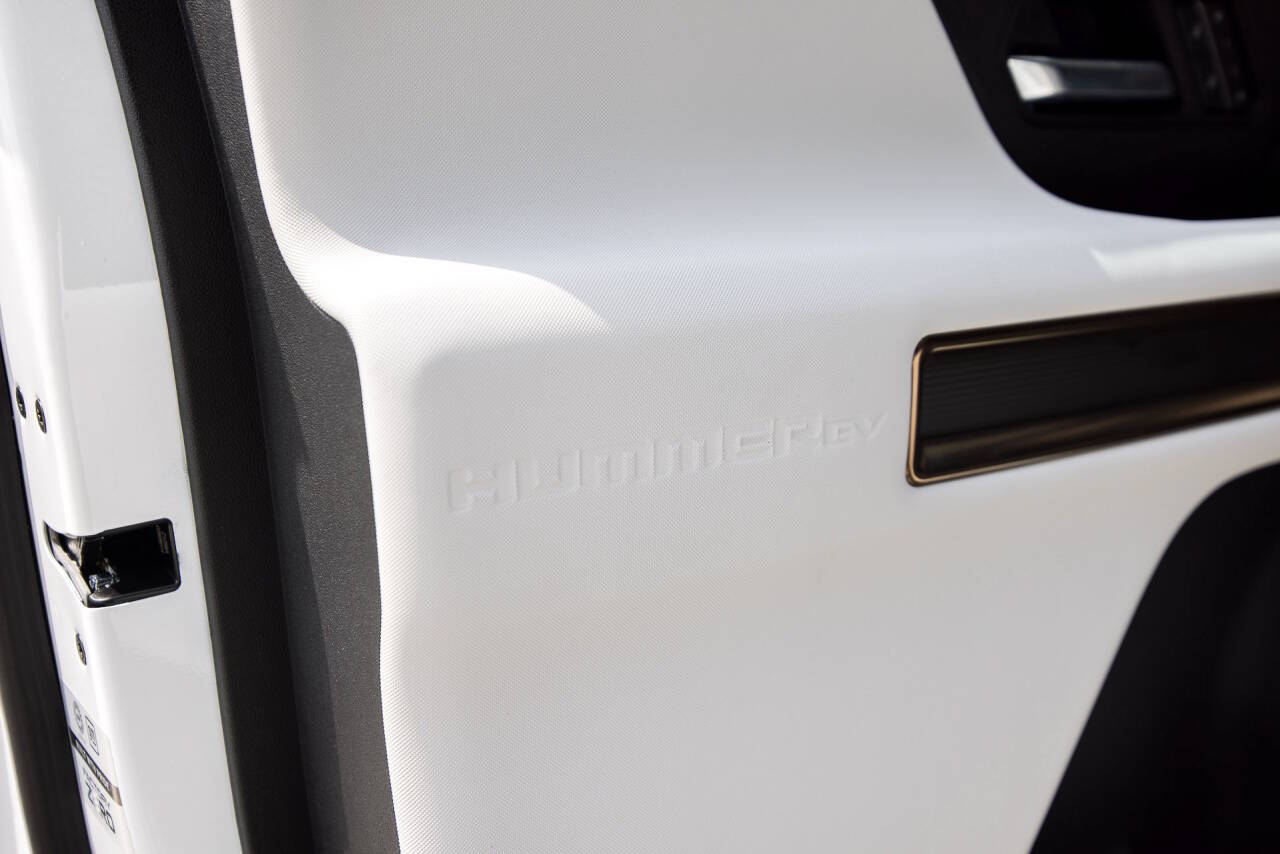 2022 GMC HUMMER EV 13