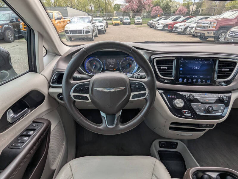 2017 Chrysler Pacifica Touring-L