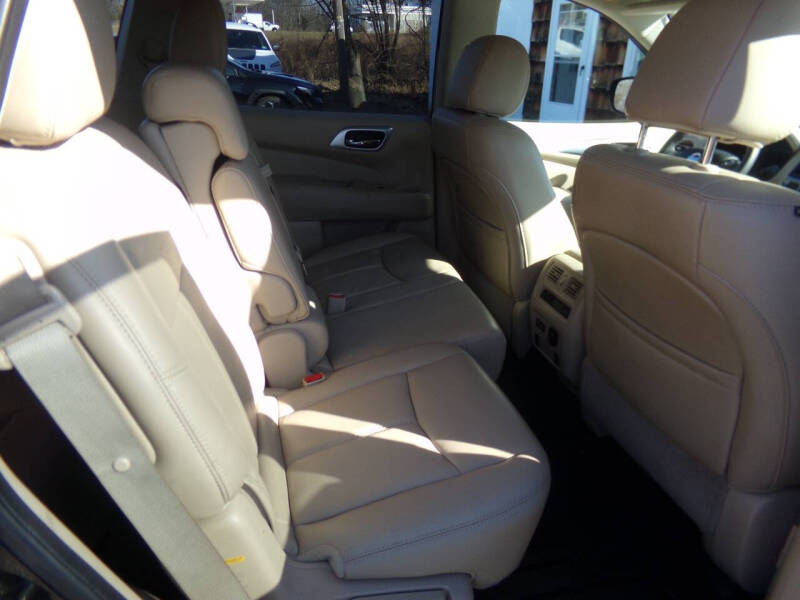 2017 Nissan Pathfinder SL