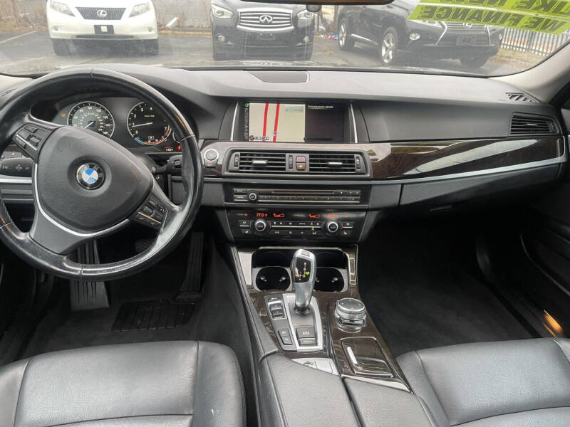 2015 BMW 5 Series null photo 14