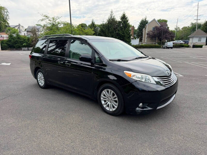 2015 Toyota Sienna XLE Premium 8-Passenger