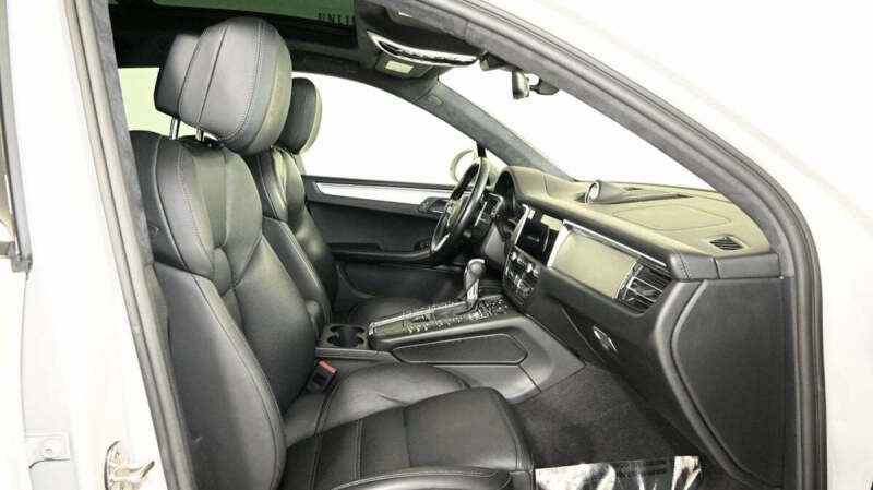 2021 Porsche Macan Turbo