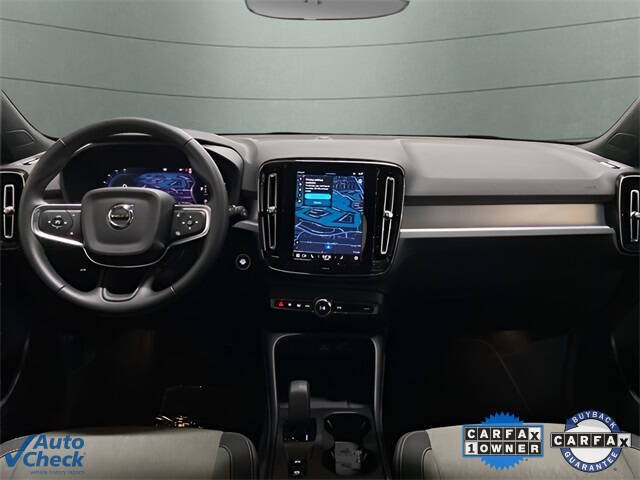 2025 Volvo XC40 B5 Core Bright Theme