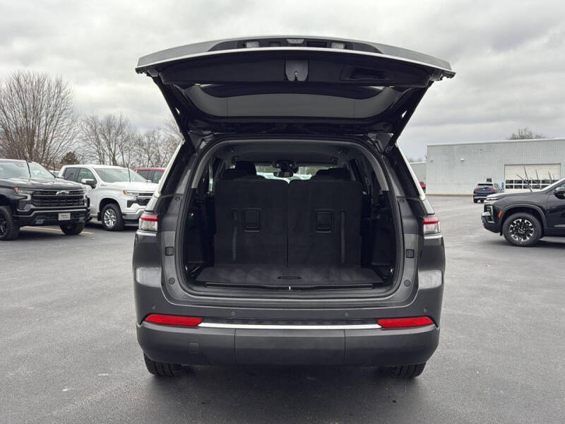 2022 Jeep Grand Cherokee L Laredo