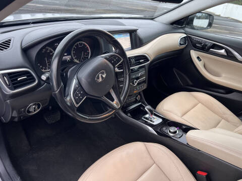 2018 Infiniti QX30 Premium