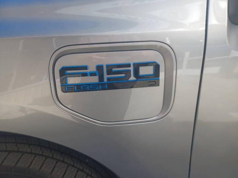 2025 Ford F-150 Lightning Flash