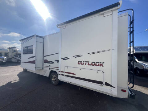 2019 Winnebago Outlook
