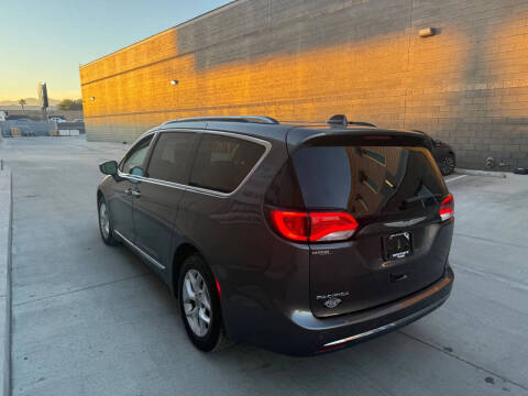 2017 Chrysler Pacifica Touring-L Plus