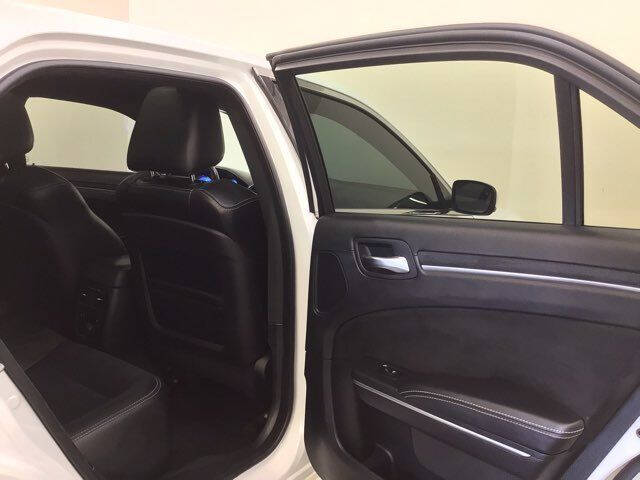 2012 Chrysler 300 SRT8