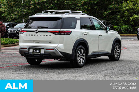 2022 Nissan Pathfinder SL