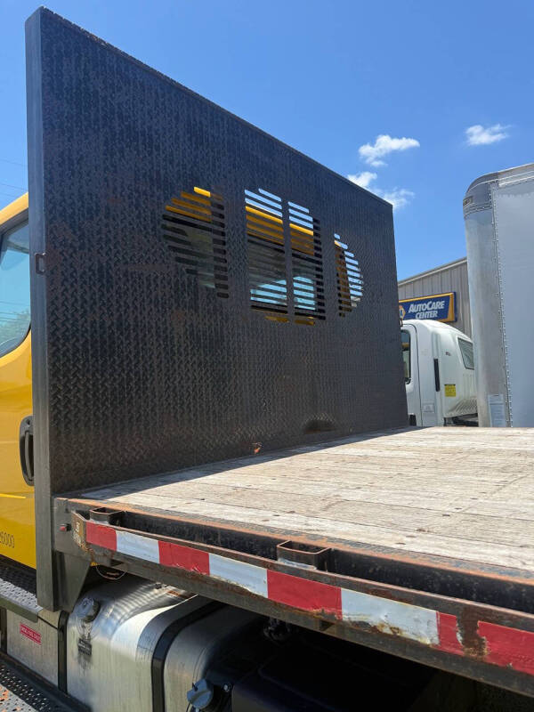 2020 Freightliner M2 106