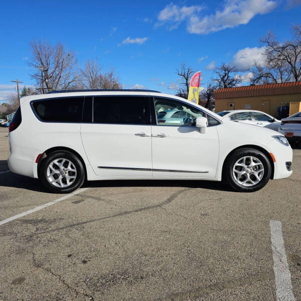 2017 Chrysler Pacifica Touring-L Plus