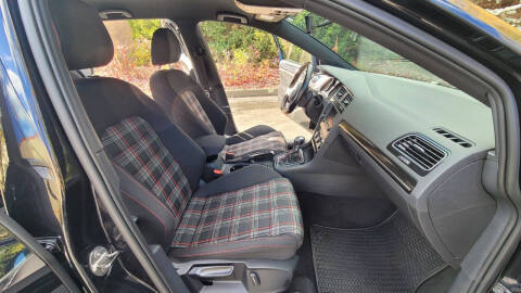 2017 Volkswagen Golf GTI Sport