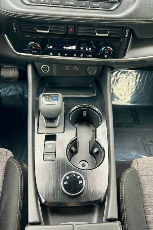 2022 Nissan Rogue SV