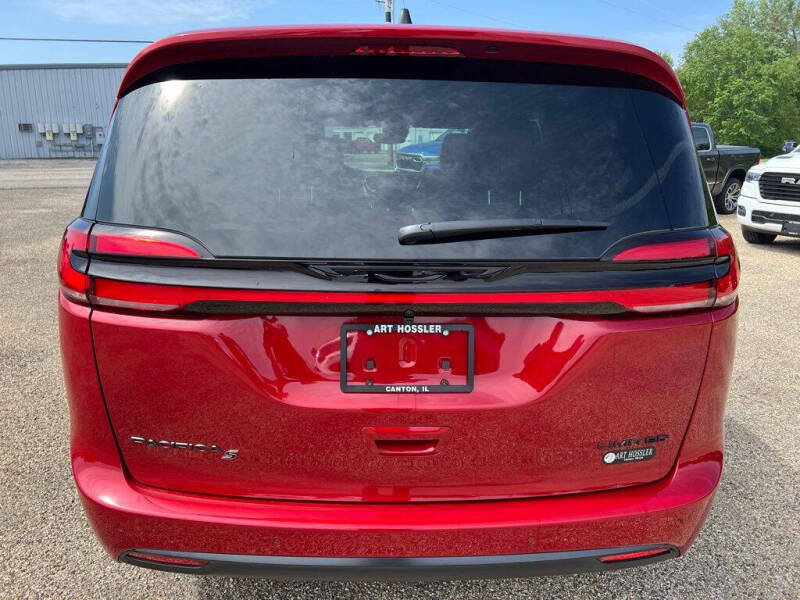 2027 Chrysler Pacifica Limited