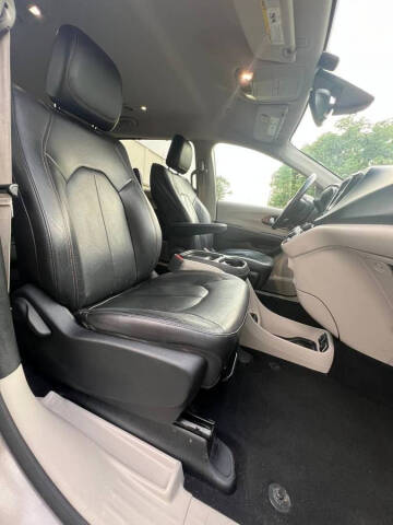 2017 Chrysler Pacifica Touring-L