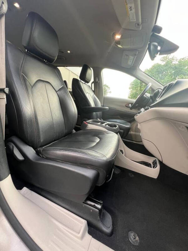 2017 Chrysler Pacifica Touring-L