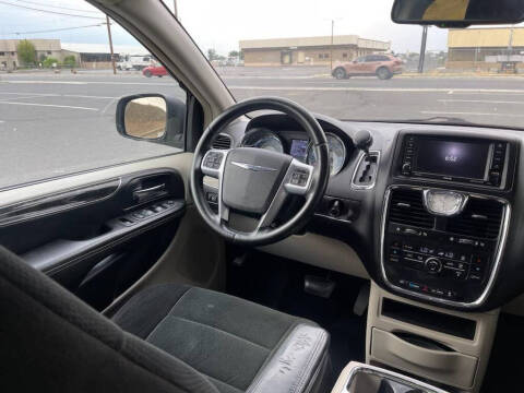2012 Chrysler Town and Country Touring