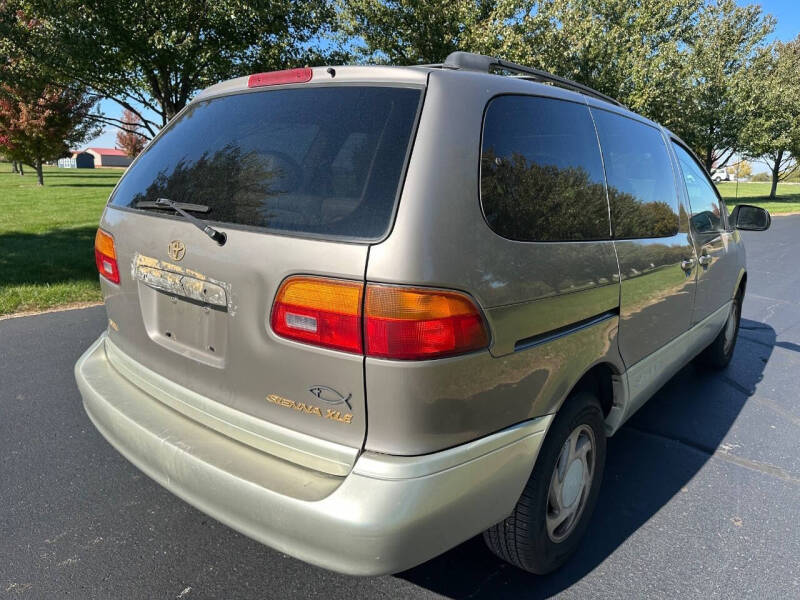 1998 Toyota Sienna LE