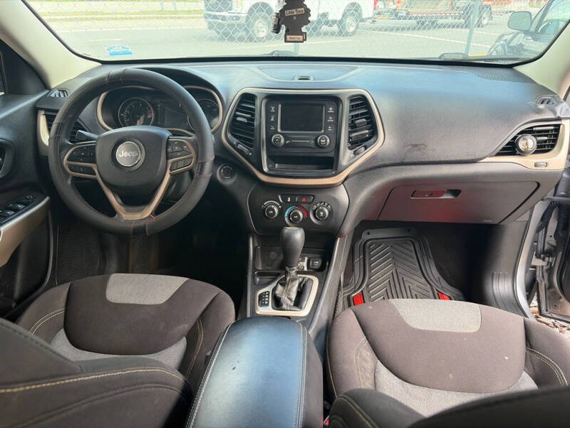 2017 Jeep Cherokee Sport